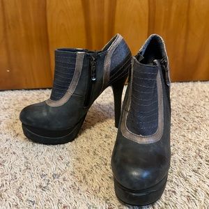 Women’s‎ heeled ankle booties.